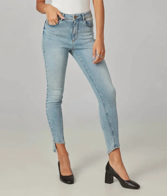 Alexa High Rise Skinny Jean In Dusty Sky