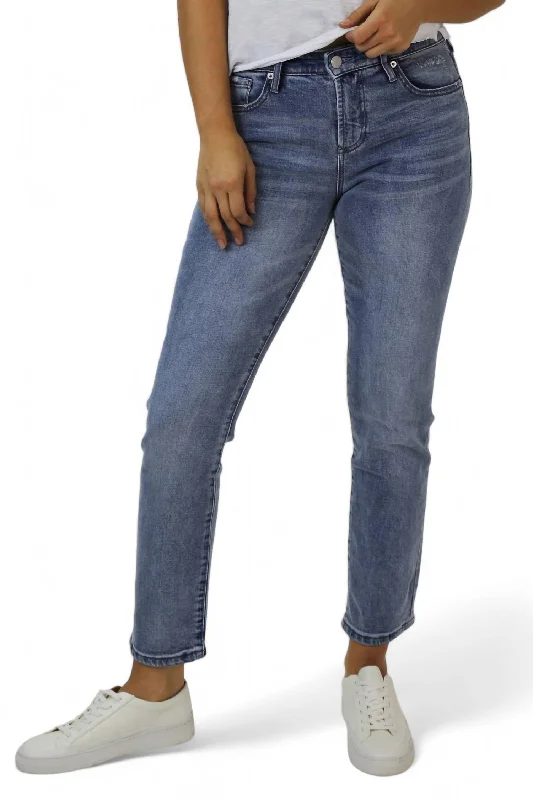 Blaire Straight Leg Jean In Light Blue